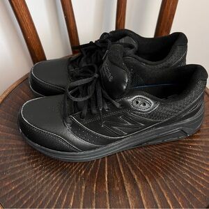 New Balance Black Leather Women's Lace-Up Comfort Sneakers